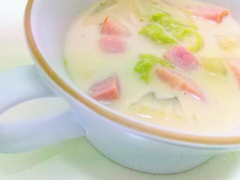 厚切りベーコンと白菜の豆乳スープ